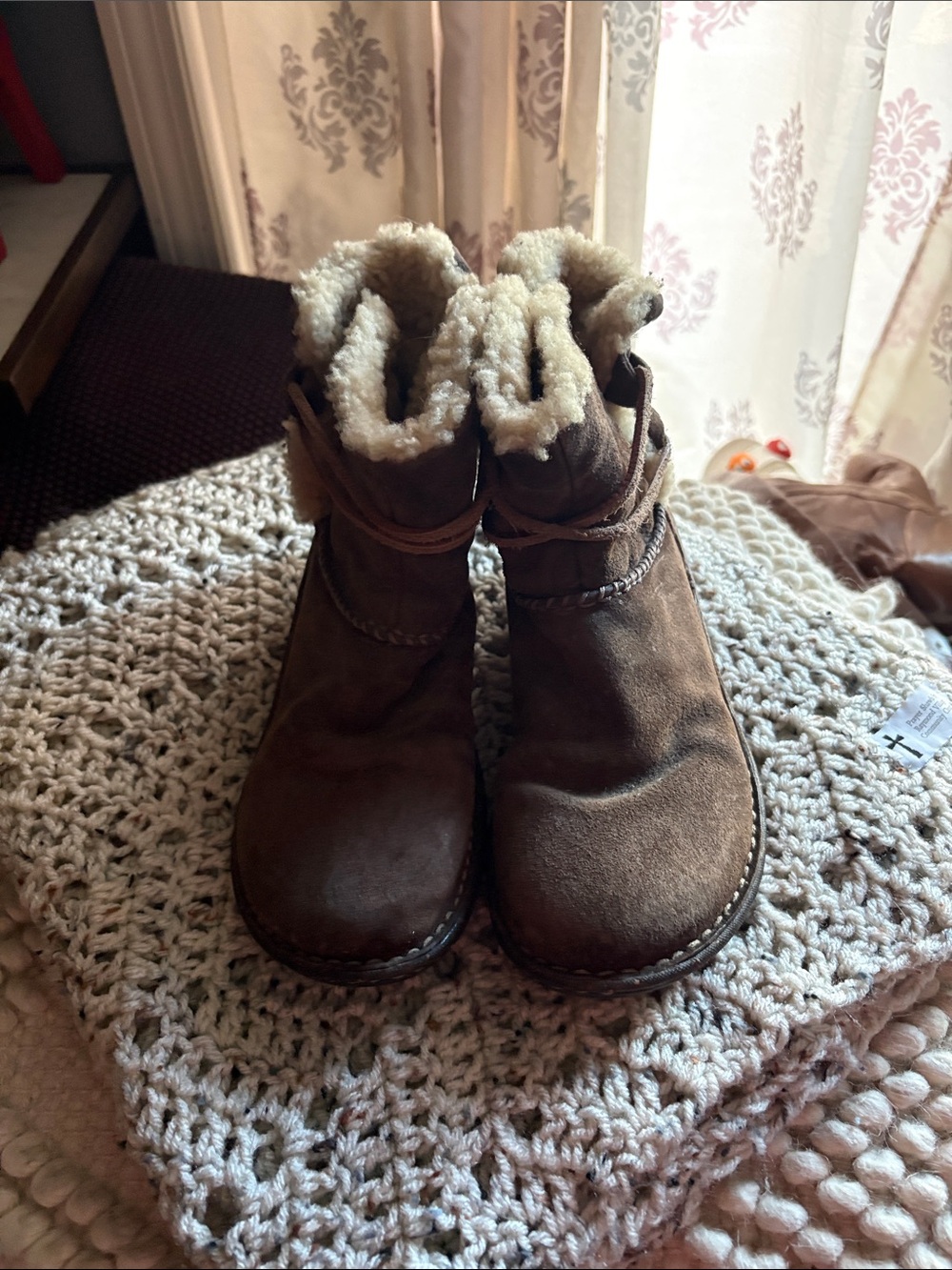 Womens Ugg Brown leather Shearling Winter Boots